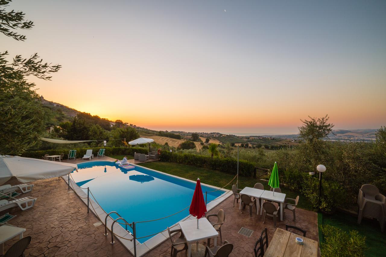 Casale Delle Rose B&B Fattoria Montepagano エクステリア 写真